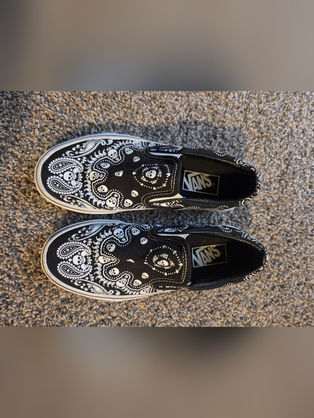 Women's Size 7 Vans Slip-On Bandana Skull Print Sneakers - Black & White,Euc - Picture 6 of 8